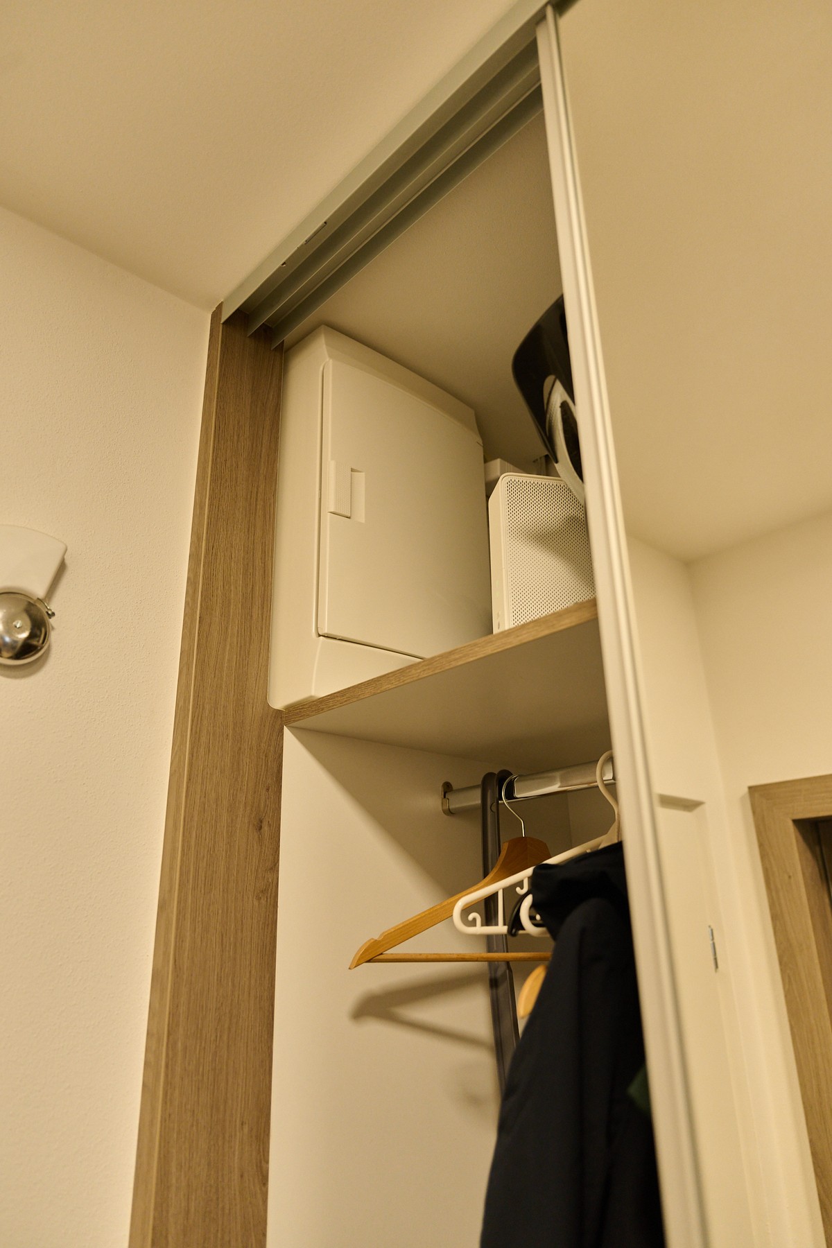 Šedo-hnědá chodba - detail provedení