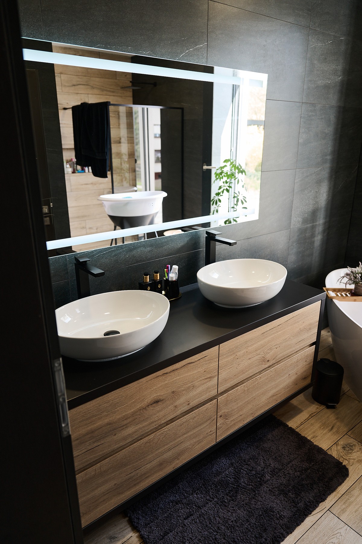 Černá koupelna - umyvadlová část