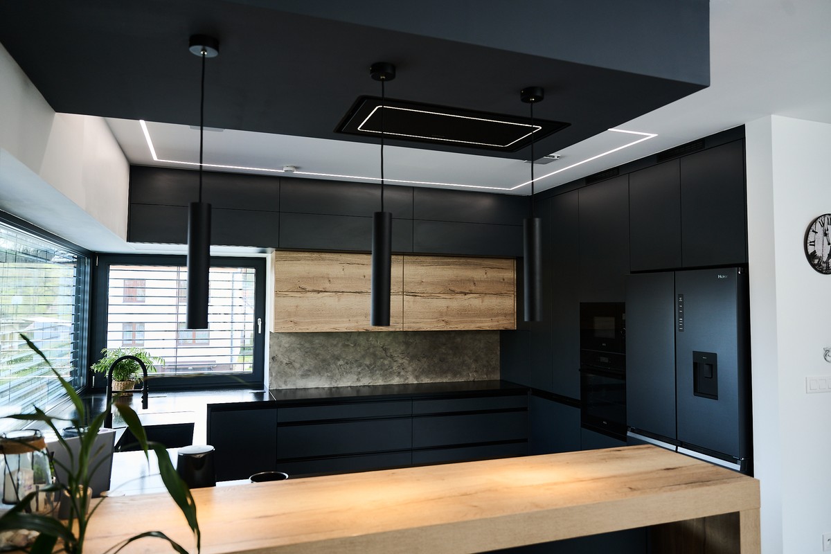Černá kuchyň - detail provedení