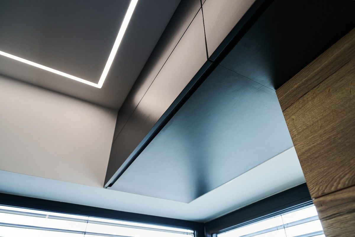 Černá kuchyň - úložné systémy