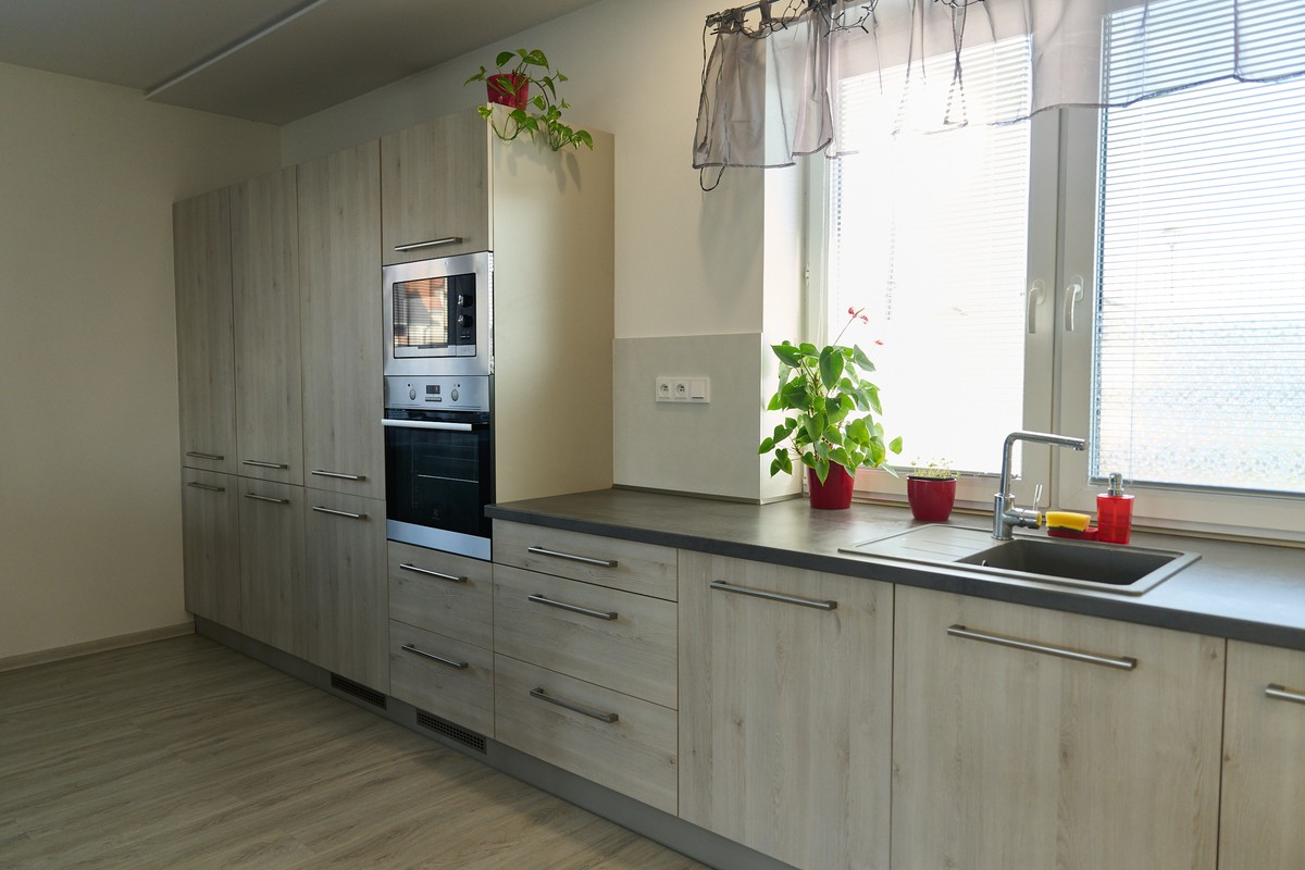 Šedá kuchyň - detail provedení