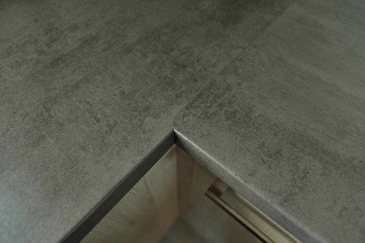 Šedá kuchyň - kompletní realizace