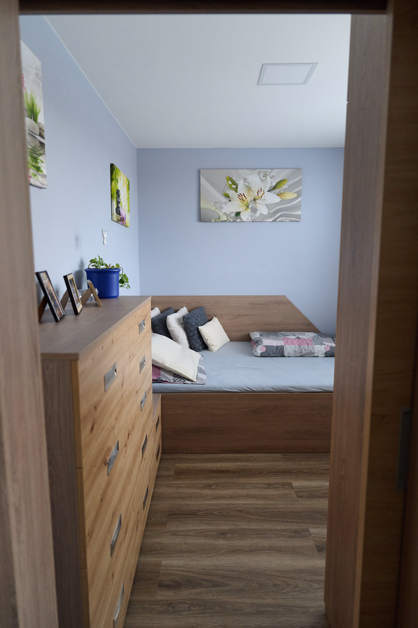 Hnědá ložnice - celkový pohled