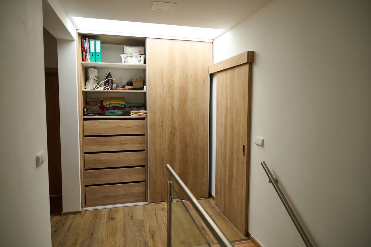 Skříně a dveře - materiály