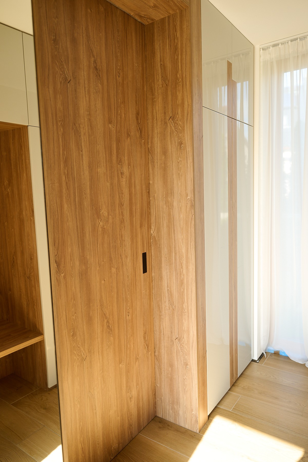 Skříně, dveře a botník - organizace