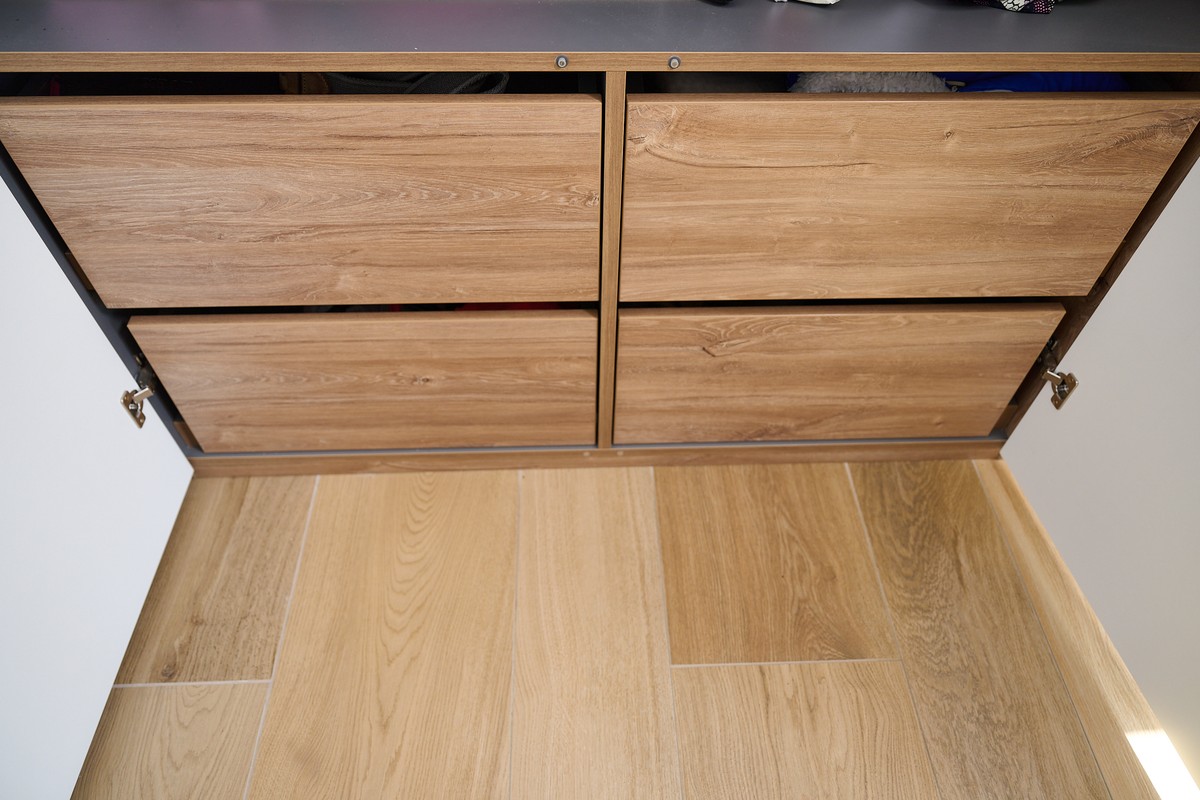 Skříně, dveře a botník - kompletní sestava