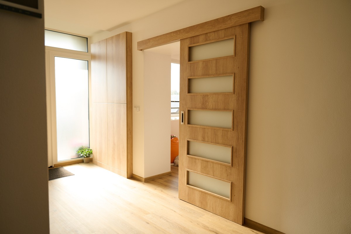 Posuvné skříně vstup - posuvný mechanismus